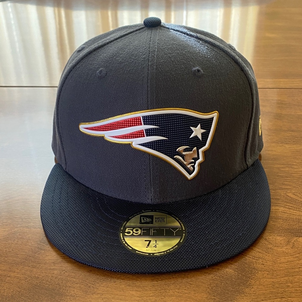 New Era 59FIFTY 7 1/4 57.7 cm Gray and Navy Blue Patriots Hat.